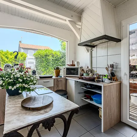 Le De La Gare Holiday home