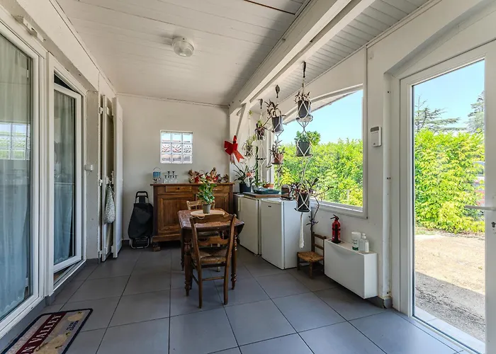 Le De La Gare Saint-Julien-en-Born