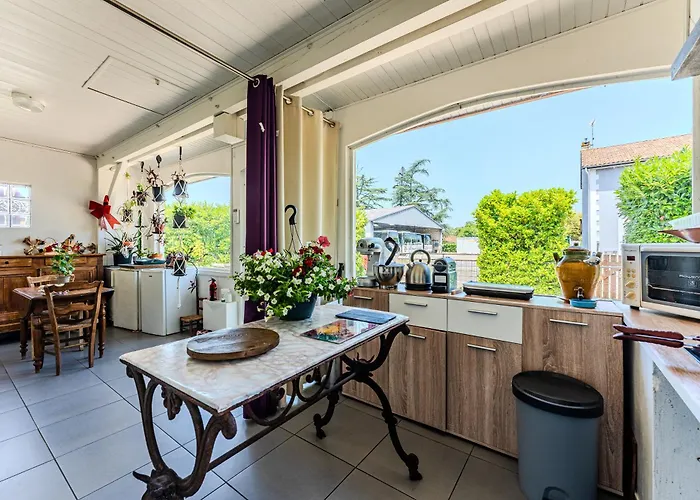 Le De La Gare Saint-Julien-en-Born