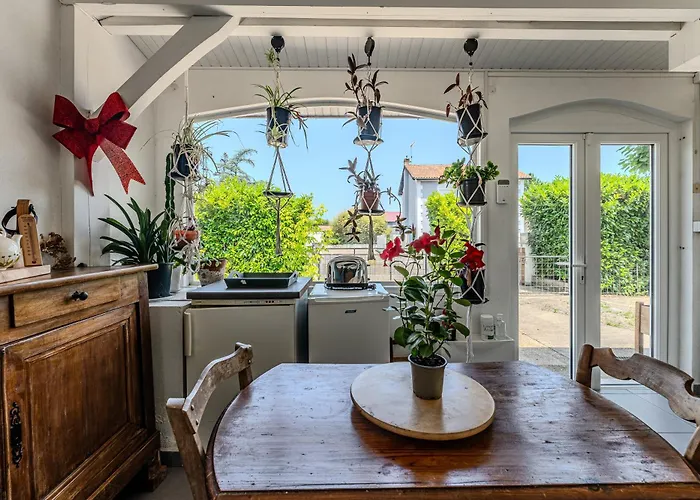 Le De La Gare Saint-Julien-en-Born