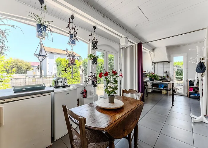 Casa de Férias Le De La Gare Saint-Julien-en-Born